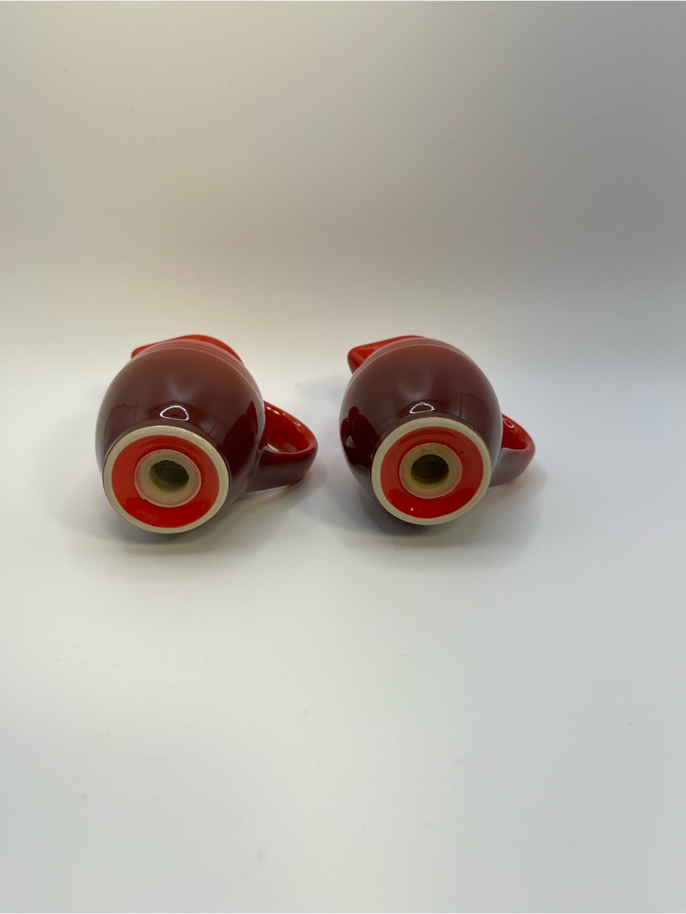 Le Creuset Red Ceramic Salt & Pepper Set - Picture 4 of 6